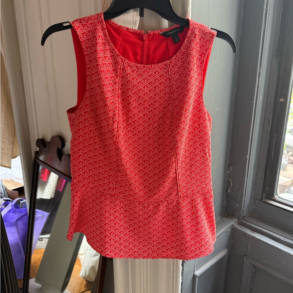 2x$20- Banana Republic Red Geometric Sleeveless Blouse